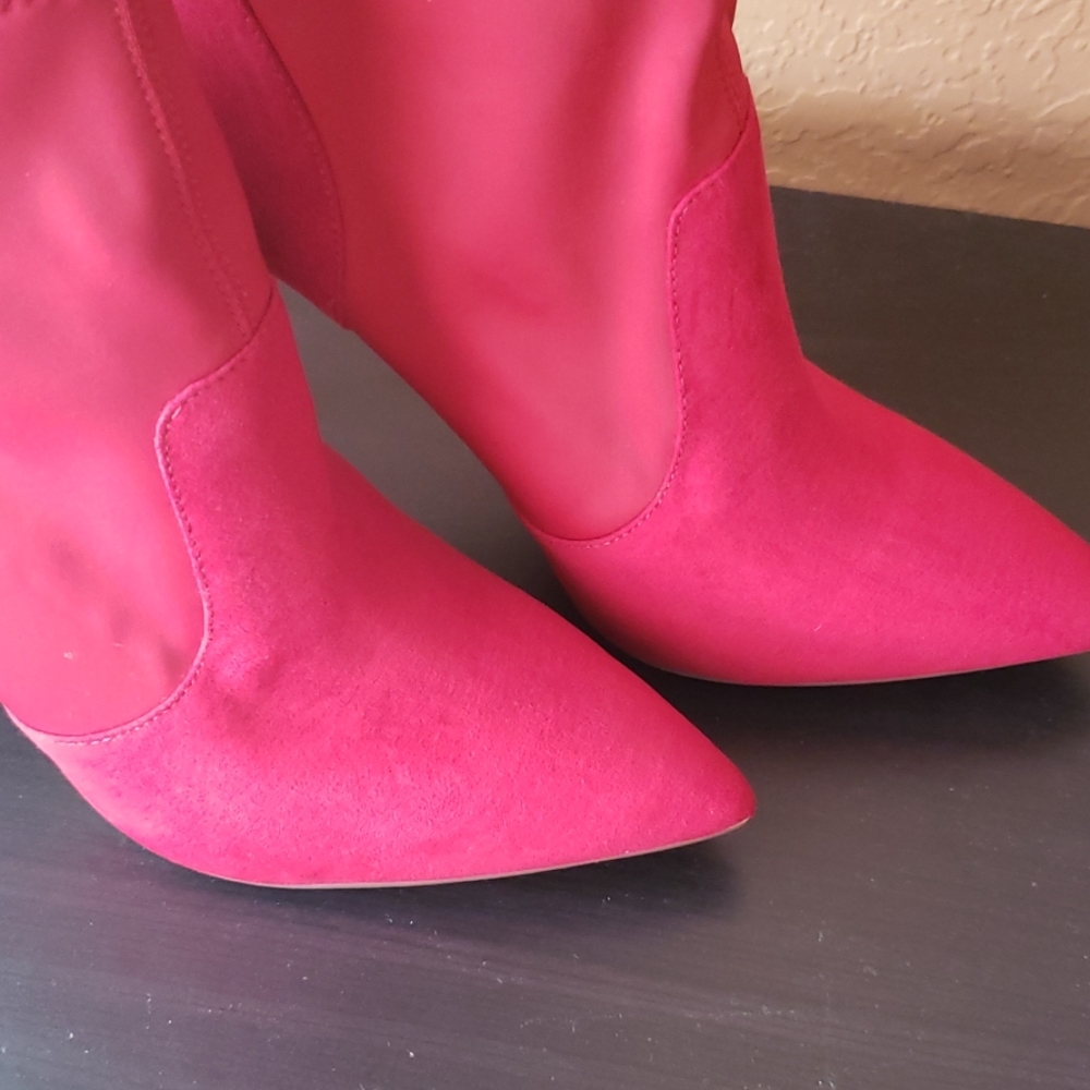 Red boots - Picture 2 of 5